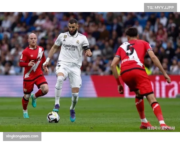 西甲中游球队面对豪门时防守策略与VAR介入的潜在关联 西甲中游球队面对豪门时防守策略与VAR介入的潜在关联